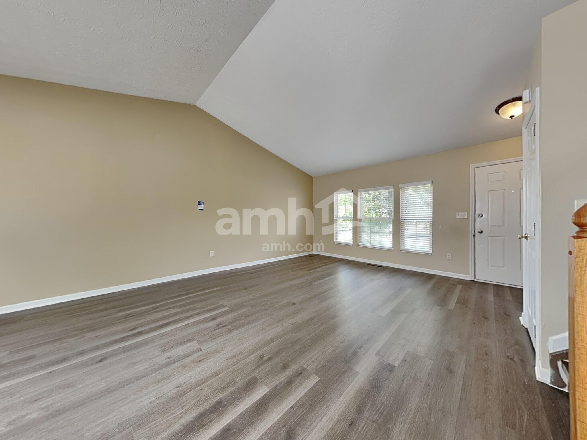 Building Photo - 161 Lakeview Dr