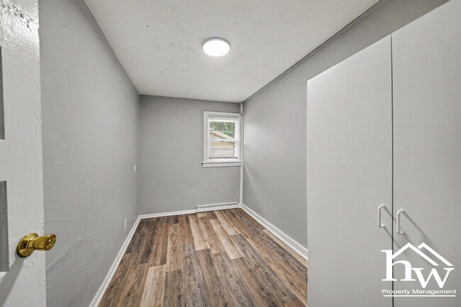 Building Photo - Three bedroom in Mishawaka