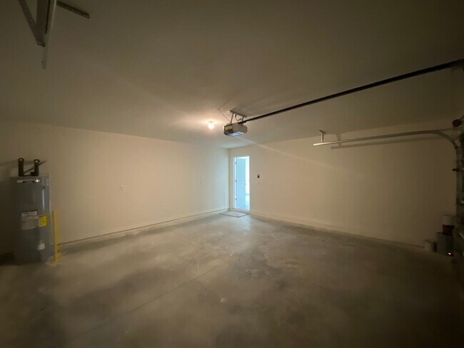 Building Photo - Avalon Woods 4/3/2 ***WON'T LAST***