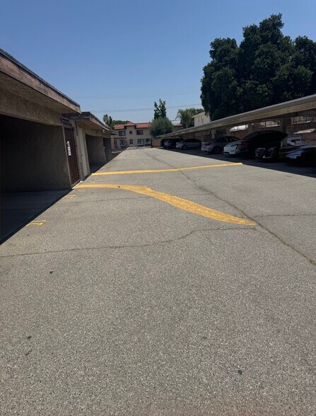 Gated Parking - 24851 Walnut St