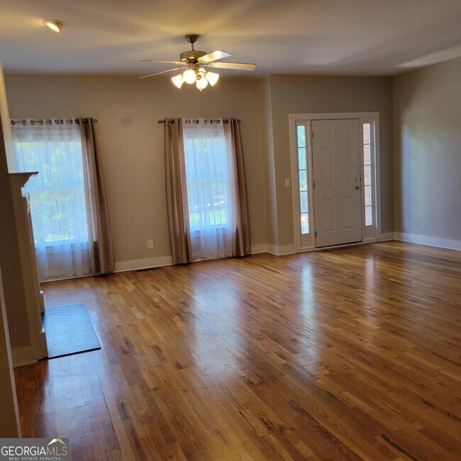 Building Photo - 1111 Surrey Ln