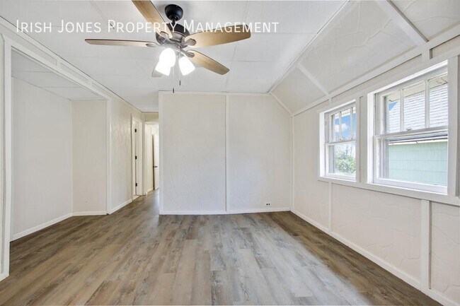 Building Photo - 313 Fenton St