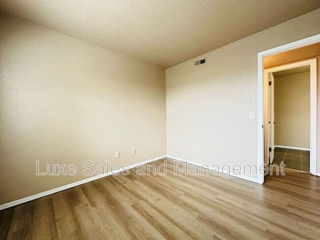 Building Photo - 3200 W Britton Rd