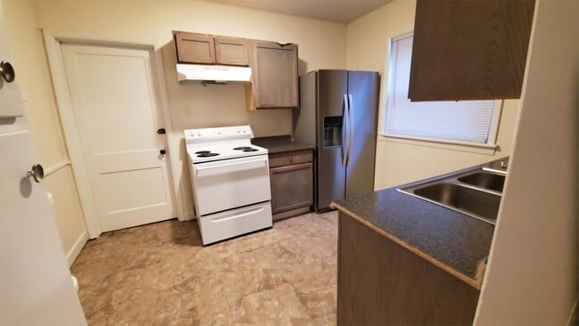 Building Photo - 206 Hall Ave