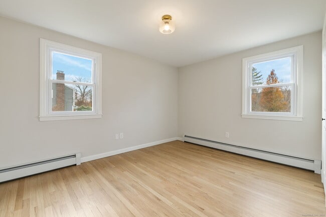 Building Photo - 410 S Stone St