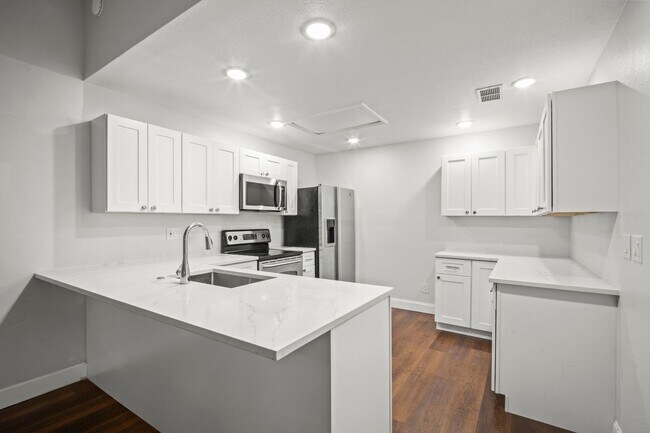 Building Photo - Newly remodeled 2 bedroom, 2 bathroom home...