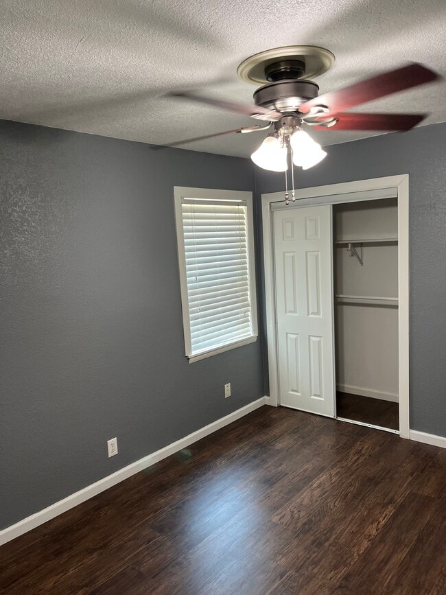 Building Photo - 2129 Brookshire St