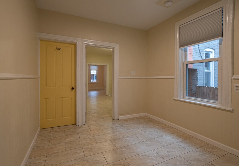Building Photo - 438 Nevin St