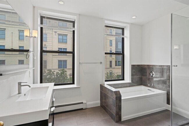 Building Photo - 163 14th St