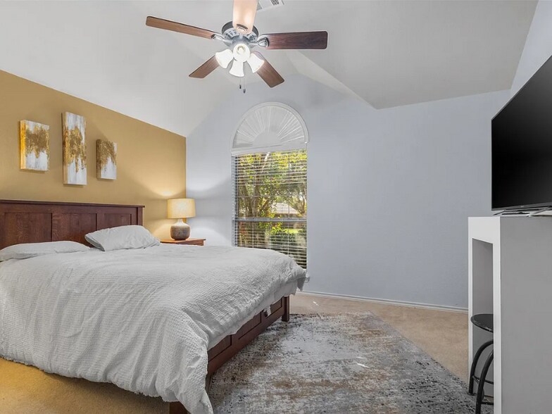 Building Photo - 12334 Blue Ridge Dr