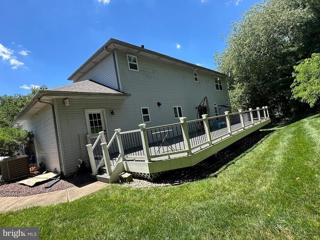 Building Photo - 117 Susan Dr