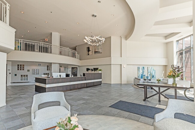 Building Photo - 1000 W Adams St