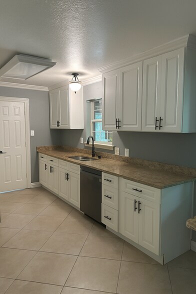 Building Photo - 500 Brooks Ct