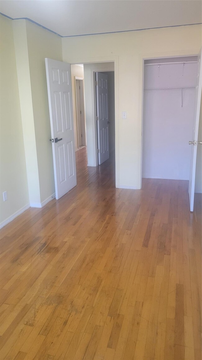 Building Photo - 361 Herzl St
