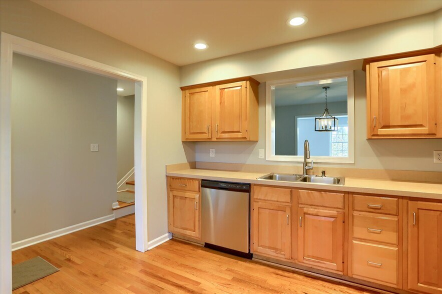 Building Photo - 523 Northstar Dr