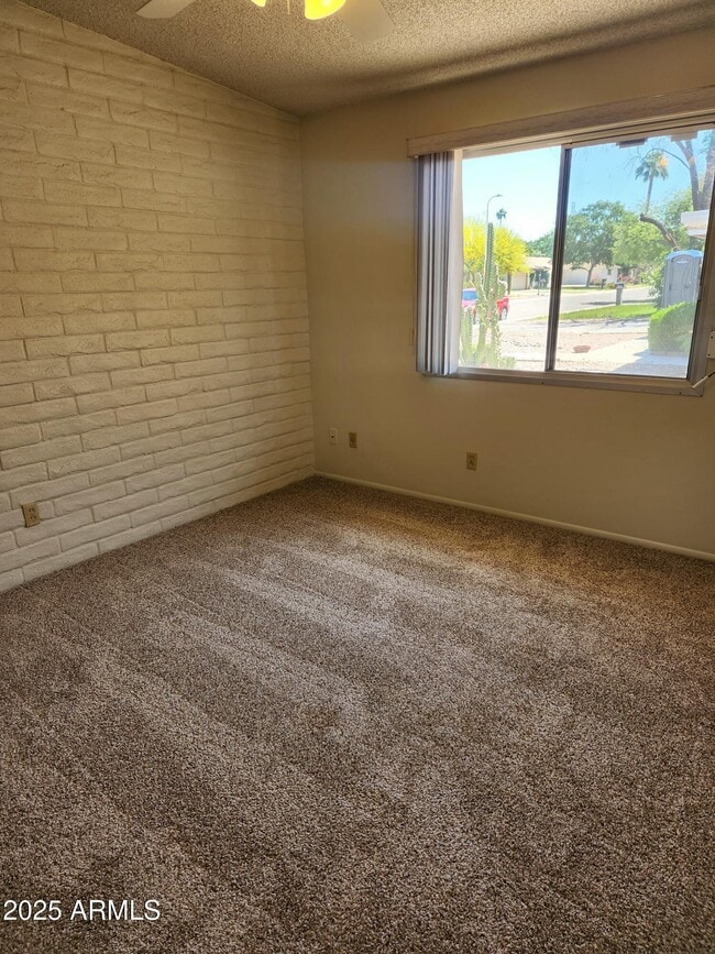 Building Photo - 1719 W Royal Palm Rd