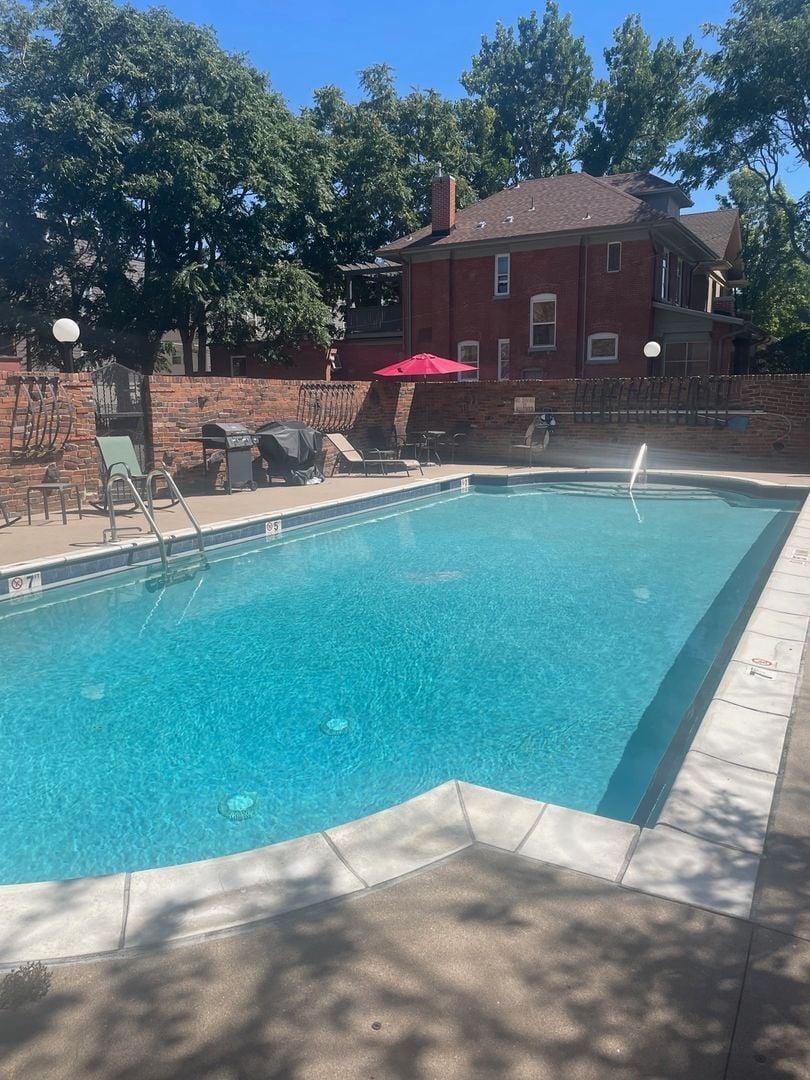 Building Photo - 1366 Garfield St