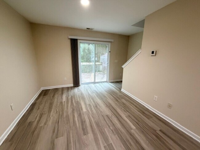 Building Photo - 123 Winterberry Ln