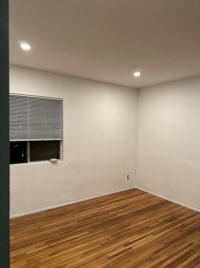 Building Photo - 422 Casanova St