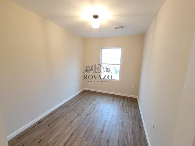 Building Photo - 197 N 11th St