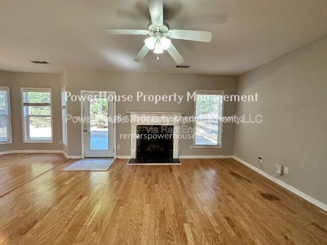 Building Photo - 2403 Walnut Tree Ln