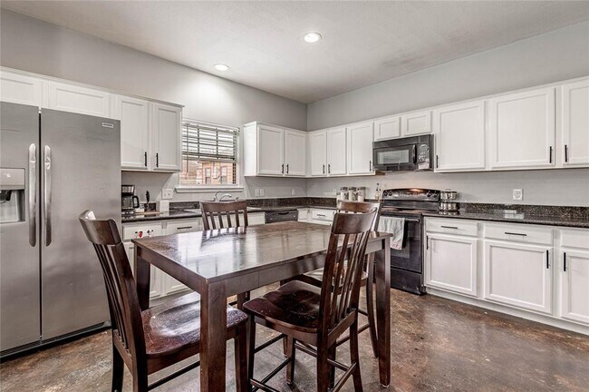 Building Photo - 3122 Molly-