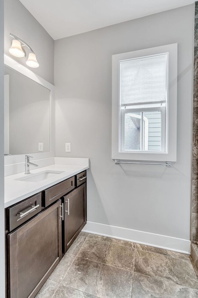 Building Photo - 4 BR, two-story rental with finished basement in WEHO!