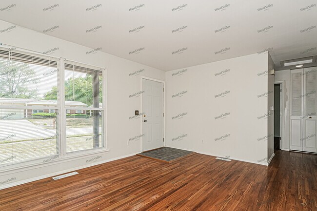Building Photo - 5031 Tulip Tree Ln
