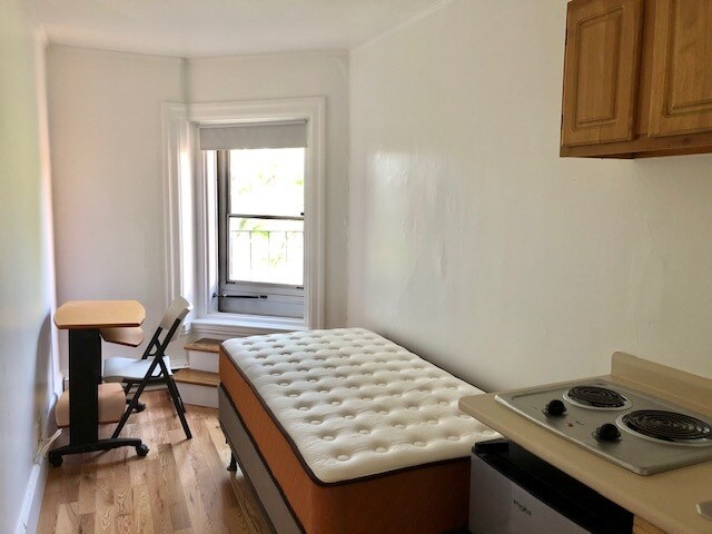 Building Photo - 1064 Beacon St