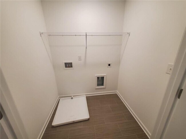 Building Photo - 5745 Thornton Dr