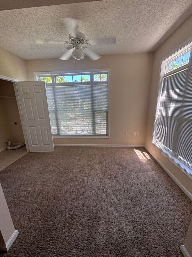 Building Photo - Avera - Ascot