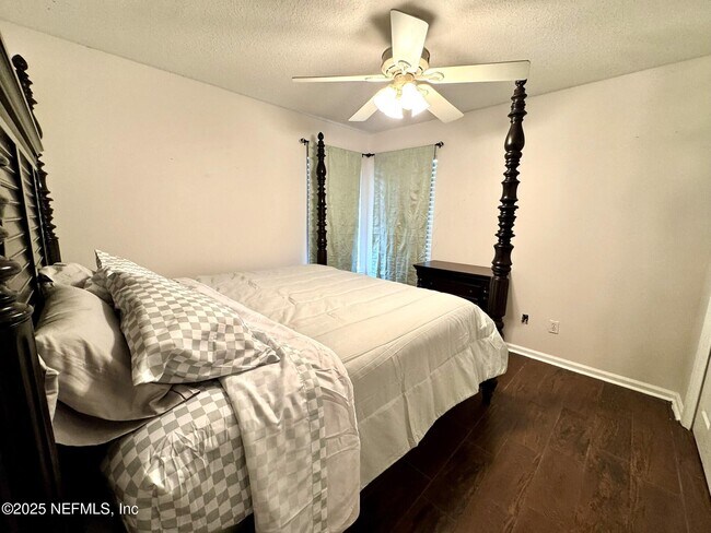 Building Photo - 1672 Pinecrest Dr
