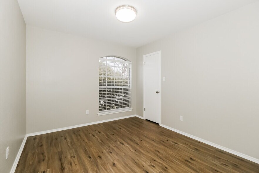 Building Photo - 2617 Eastwood Ln
