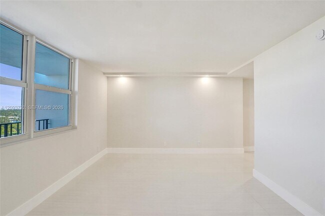 Building Photo - 1400 S Ocean Dr