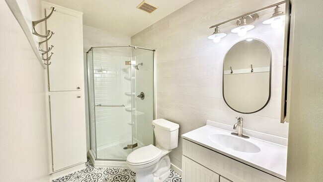 Building Photo - Beautifully Remodeled Upstairs Condo Unit with Private Balcony Patio in Downtown Fallbrook!