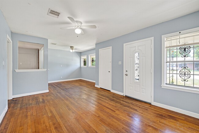 Building Photo - 3918 Tavenor Ln