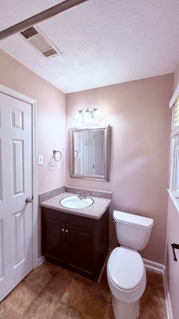 Building Photo - Lithia Springs 3 Bed-1 Bath Stepless Ranch, Private Lot, Carport