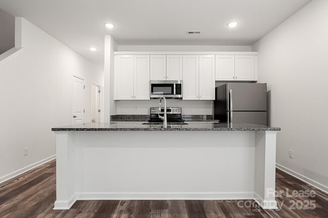 Building Photo - 110 Blakeslee Ct