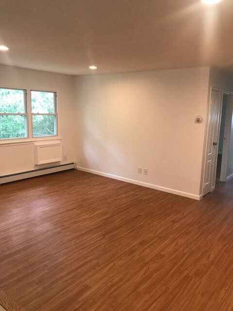 Building Photo - 1 Hemlock Dr
