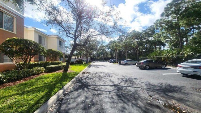 Building Photo - 8308 Myrtlewood Cir W