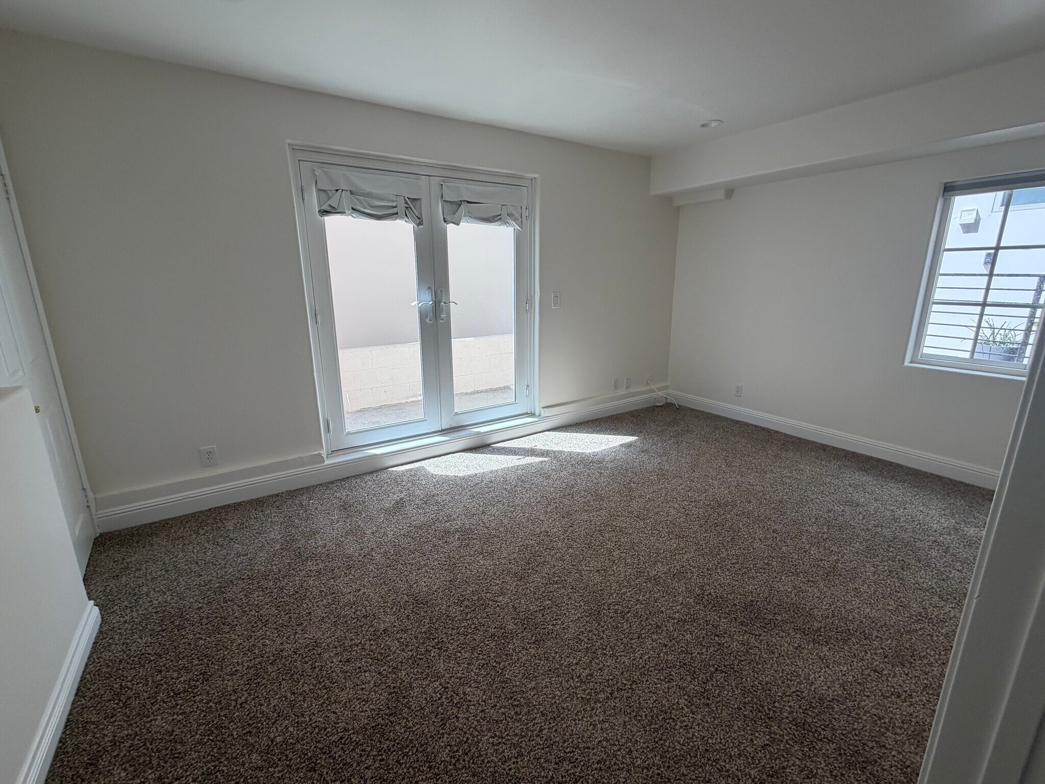 Building Photo - 3111 Bayview Dr