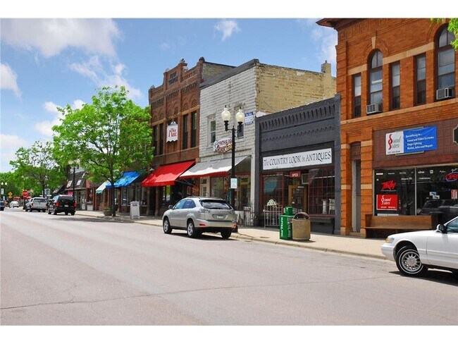 Building Photo - 603 Lake St
