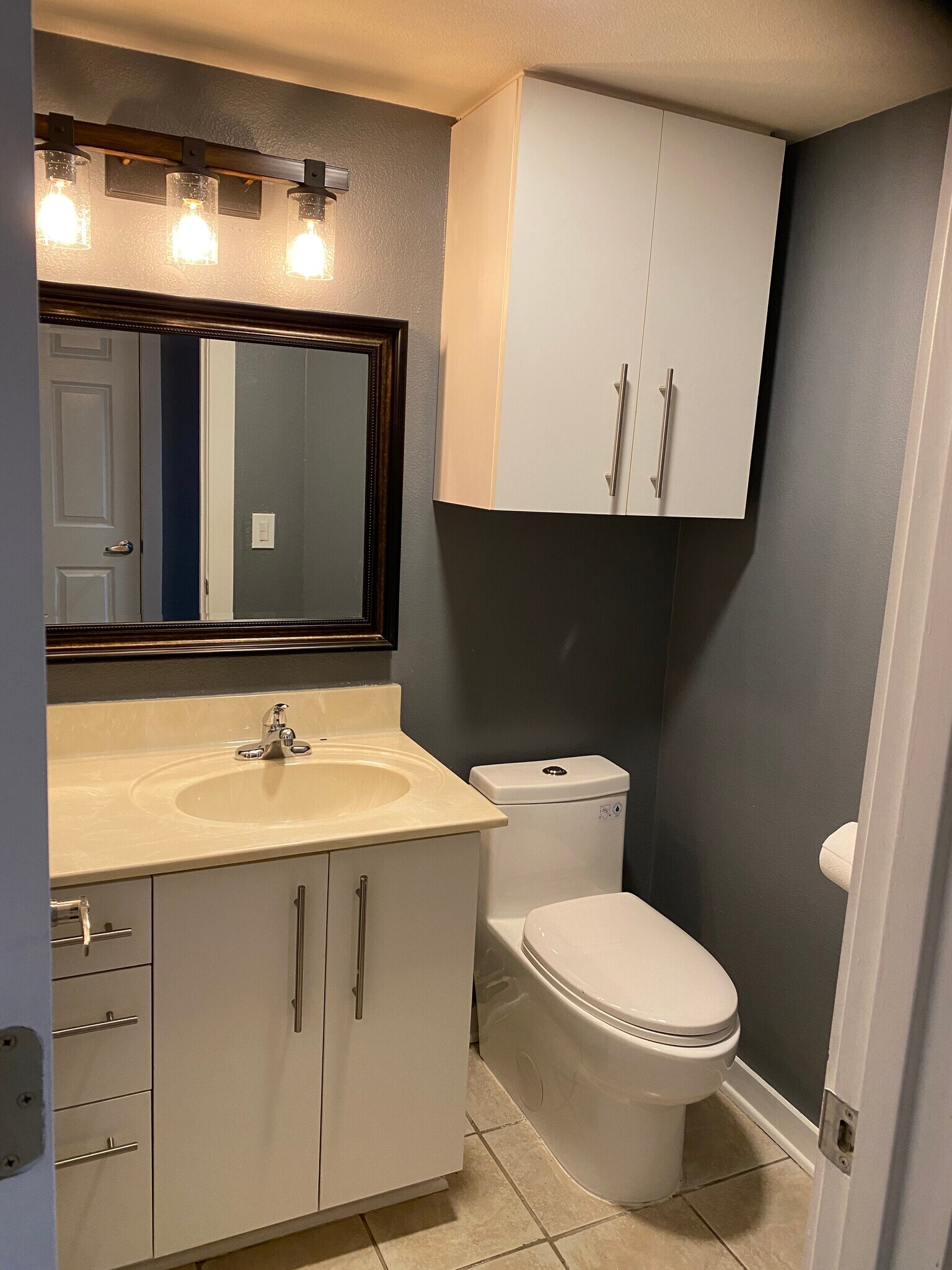 1st floor powder room - 3901 Travis Street