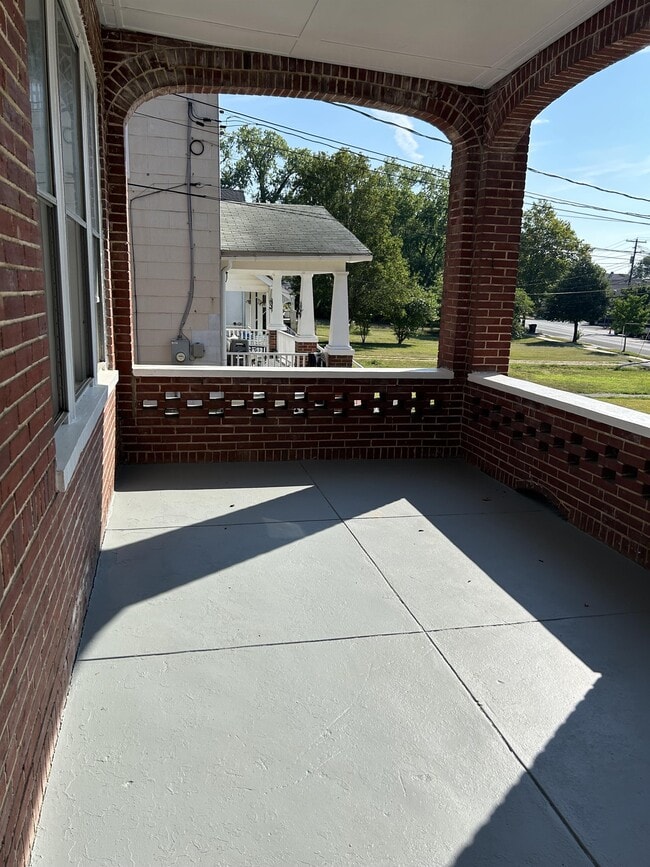 Building Photo - 1731 Valley Ave