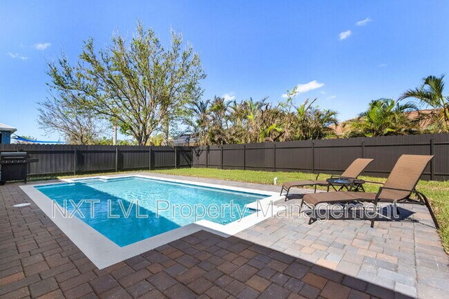 Building Photo - 1925 SW 3rd Terrace