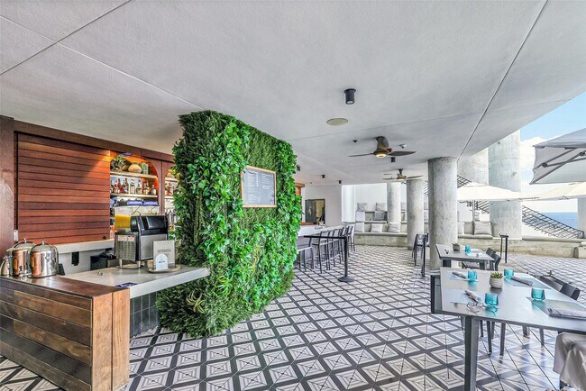 Building Photo - 398 NE 5th St