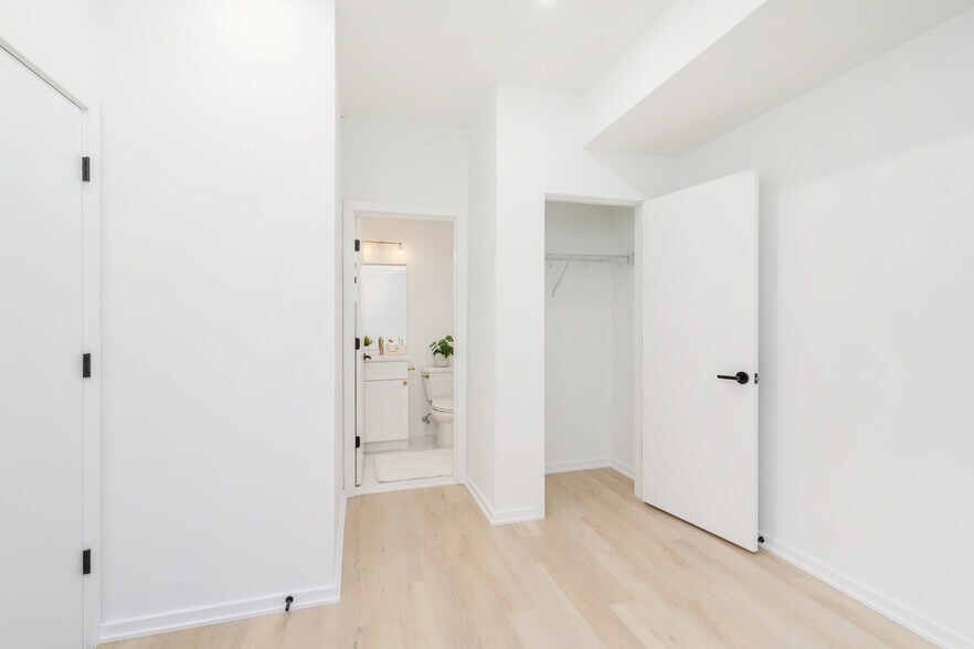 Building Photo - 1627 Fontain St