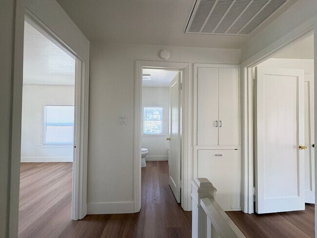 Building Photo - 11 S Hutchins St