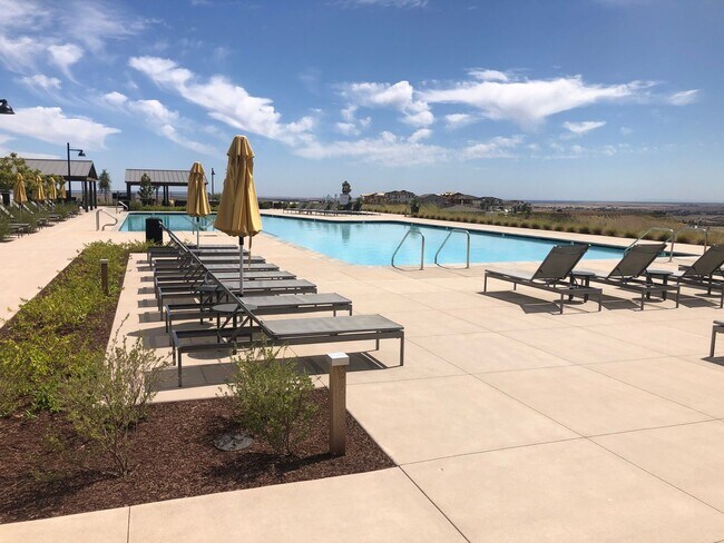 Building Photo - BEAUTIFUL HOME IN FOLSOM IN GATED COMMUNITY!!