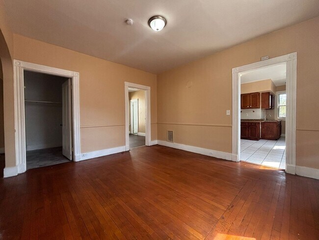 Building Photo - 37 Hotchkiss St